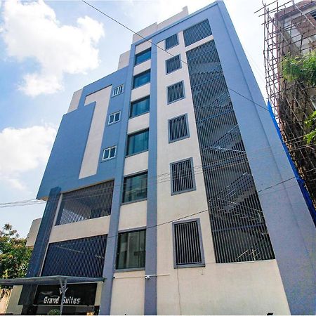Fabhotel W Grand Suites - Nr Lanco Hills, Manikonda 하이데라바드 외부 사진