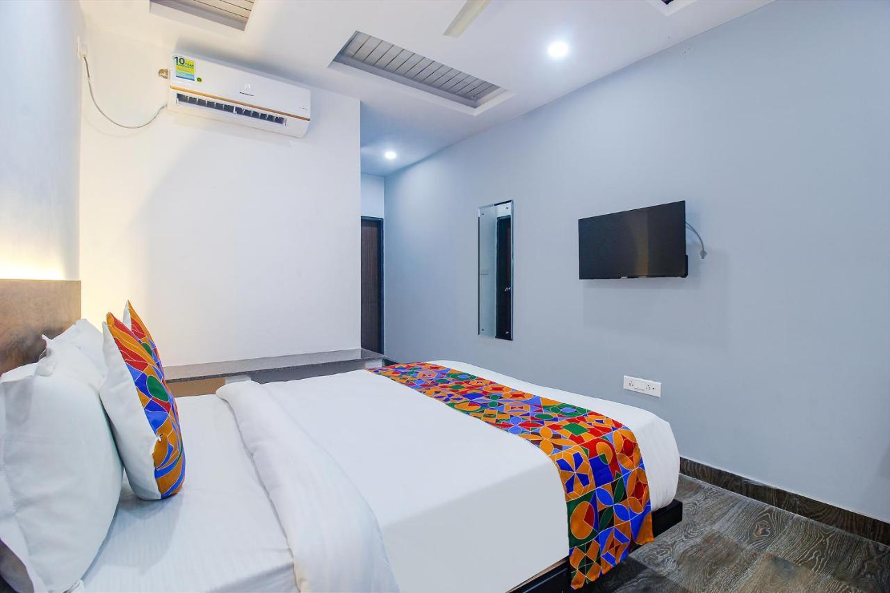 Fabhotel W Grand Suites - Nr Lanco Hills, Manikonda 하이데라바드 외부 사진