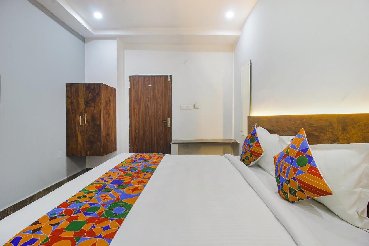 Fabhotel W Grand Suites - Nr Lanco Hills, Manikonda 하이데라바드 외부 사진