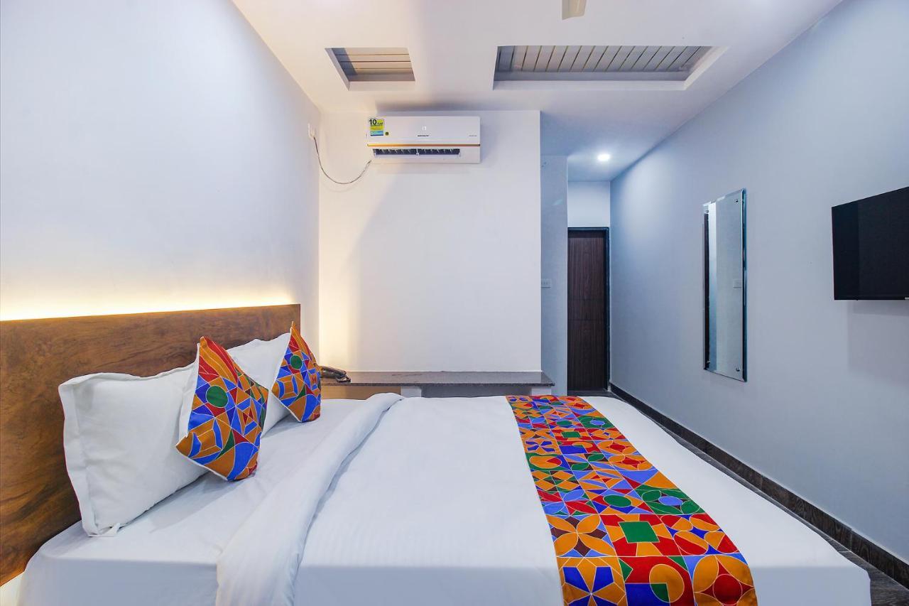 Fabhotel W Grand Suites - Nr Lanco Hills, Manikonda 하이데라바드 외부 사진